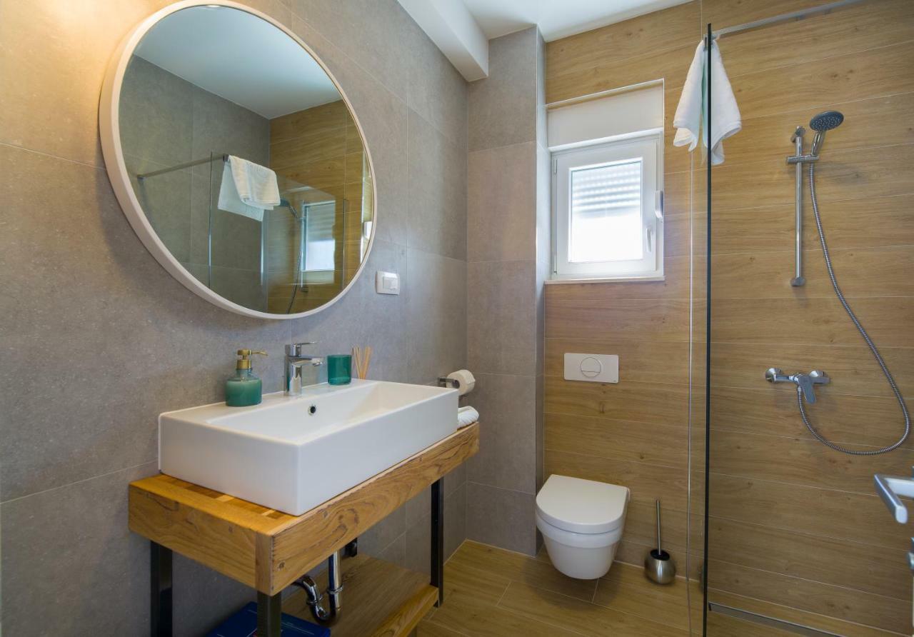 Bulli Croatia Hotel Donji Seget Buitenkant foto